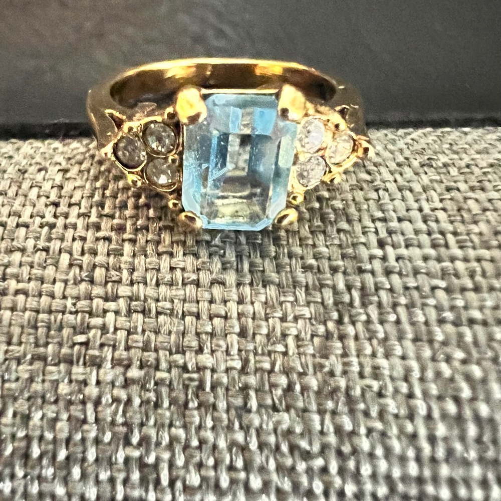 Vintage Gold Tone Emerald Cut‎ Light Blue Stone Cocktail Ring Size 7 Regency 90s